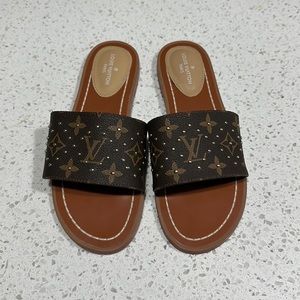 Never worn inspired unbranded fashion slides